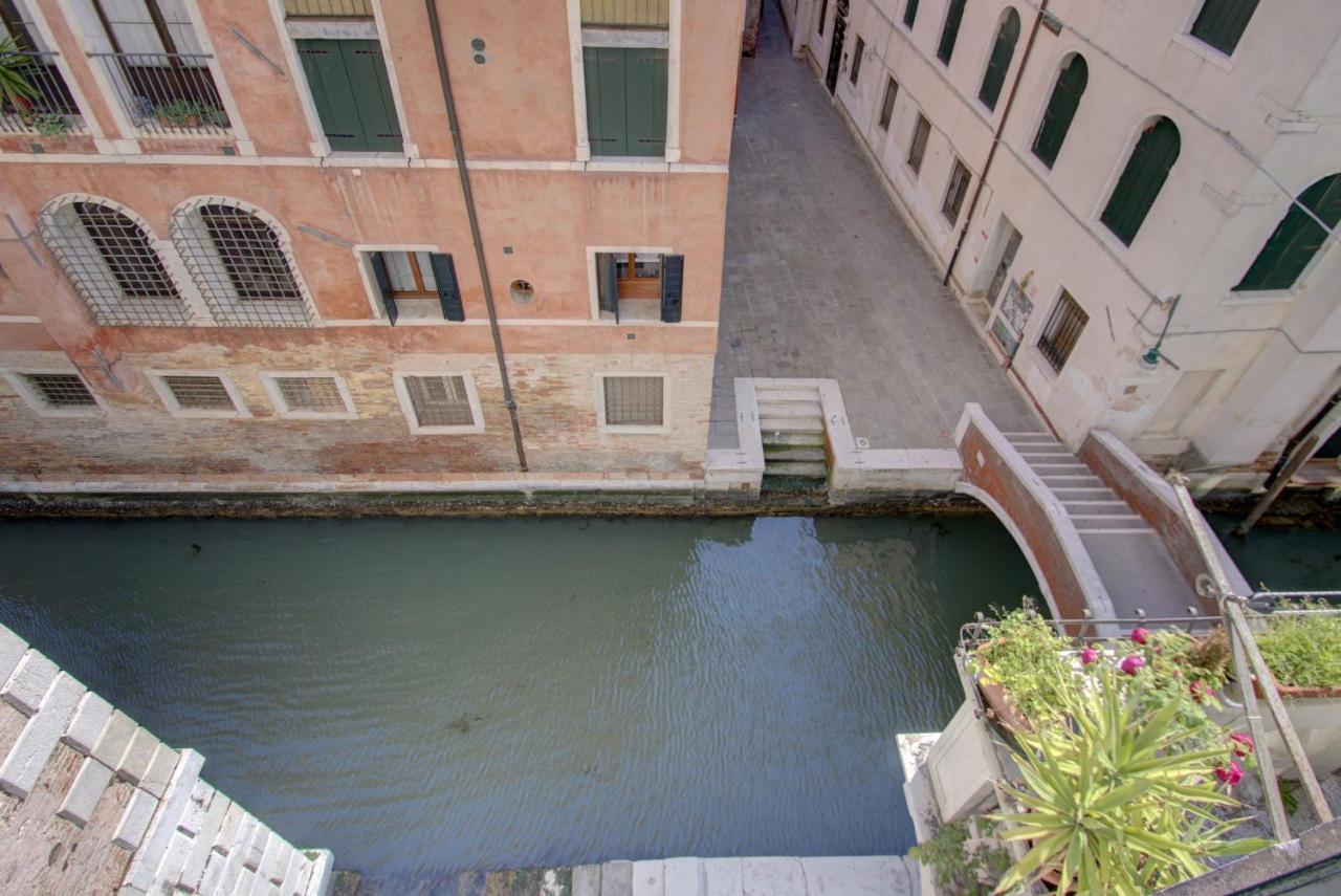 Marco Canal-Views Venice Exterior photo